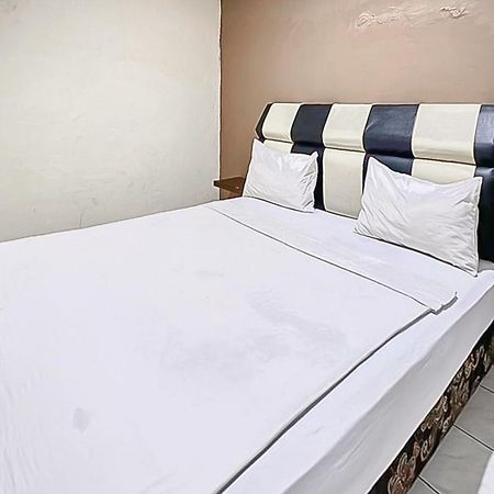 Fajar Indah Hotel Mitra Reddoorz Karanganyar  Bagian luar foto