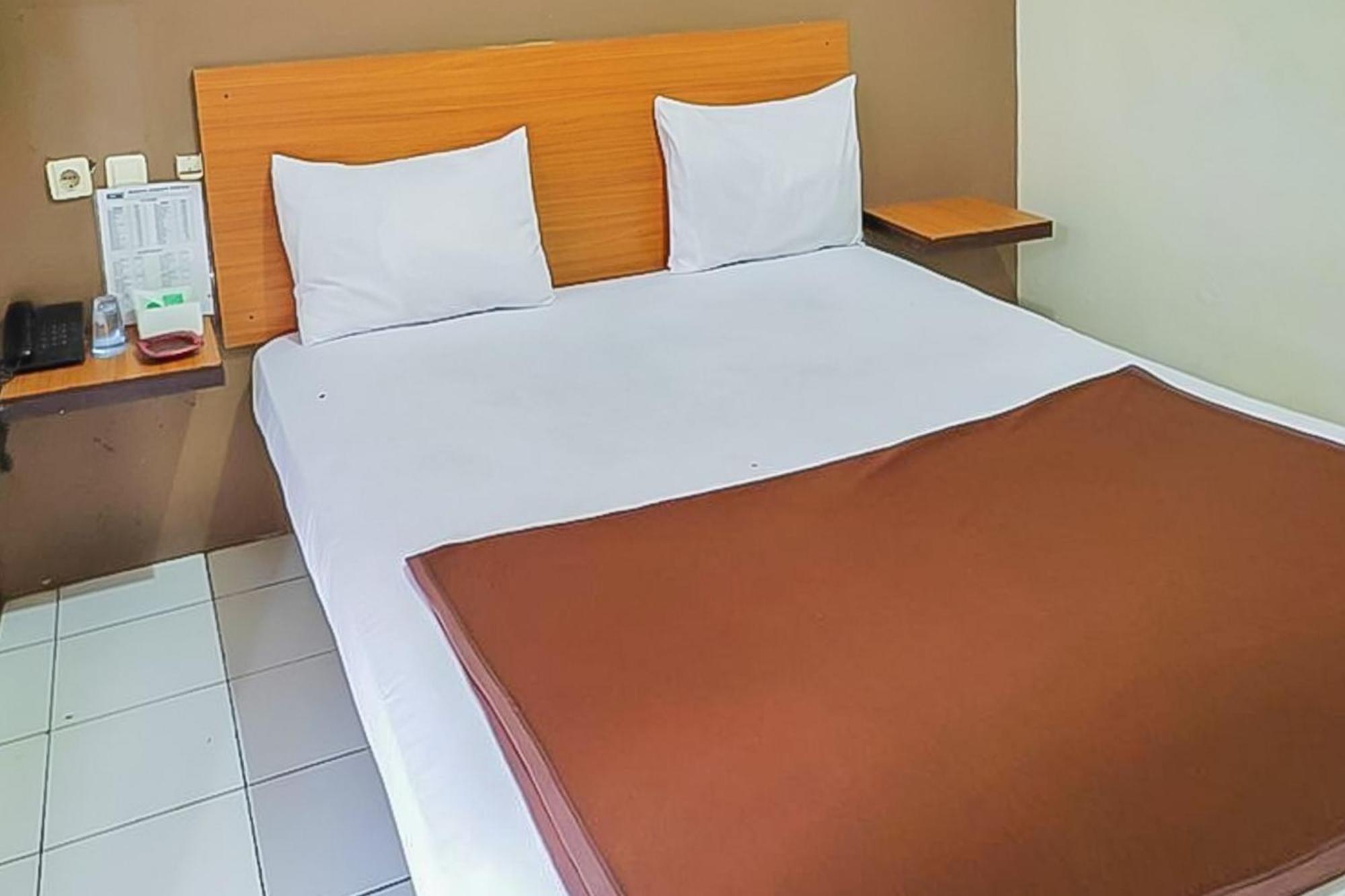 Fajar Indah Hotel Mitra Reddoorz Karanganyar  Bagian luar foto