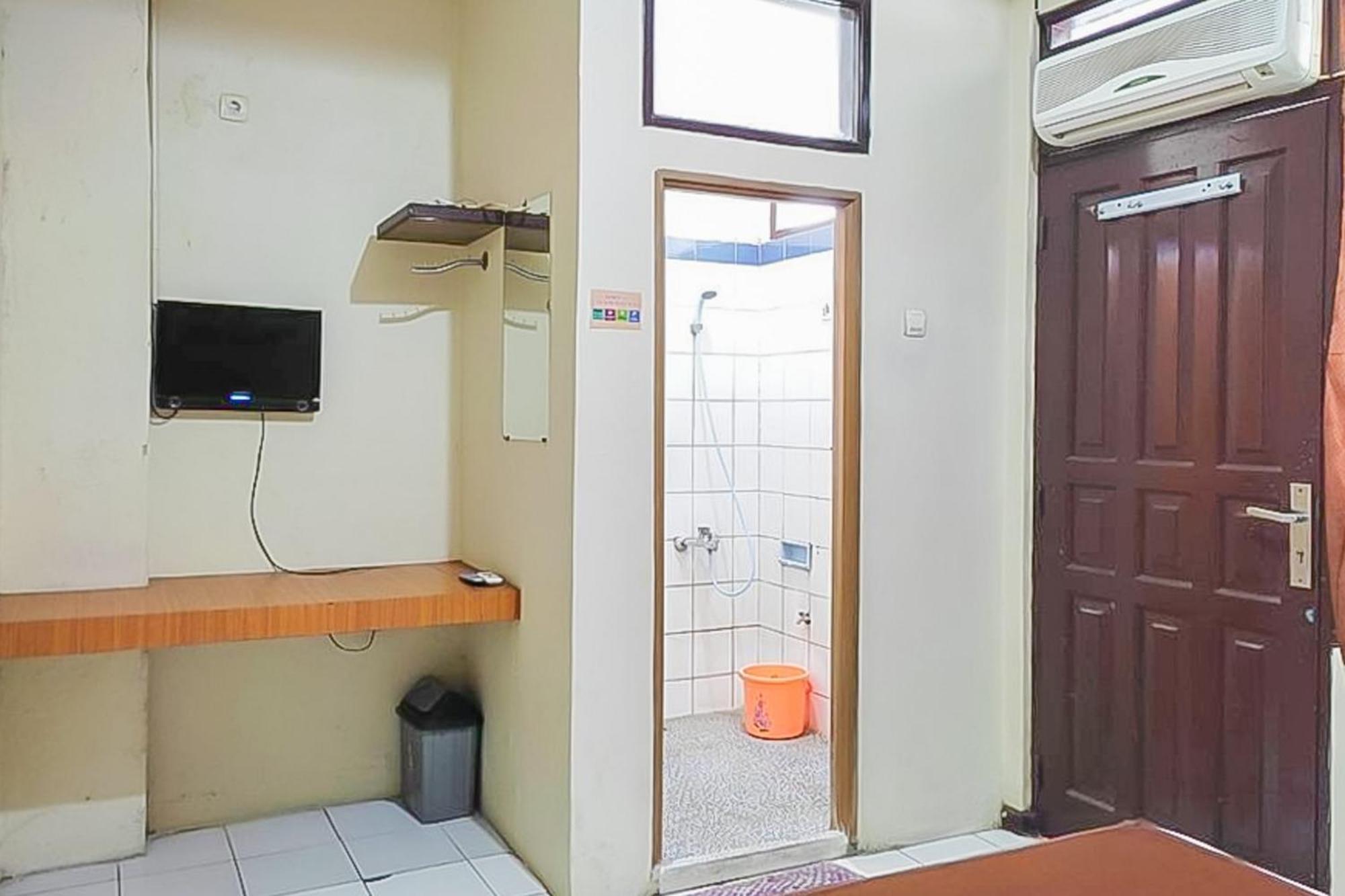 Fajar Indah Hotel Mitra Reddoorz Karanganyar  Bagian luar foto