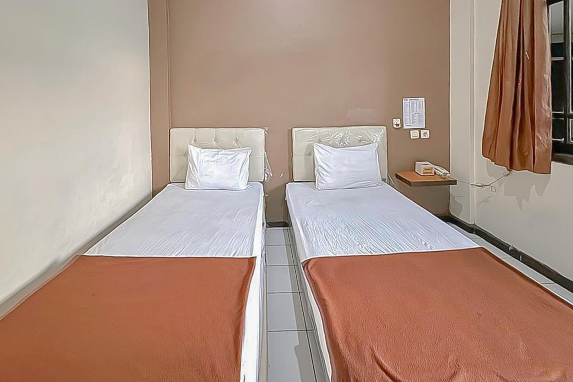 Fajar Indah Hotel Mitra Reddoorz Karanganyar  Bagian luar foto