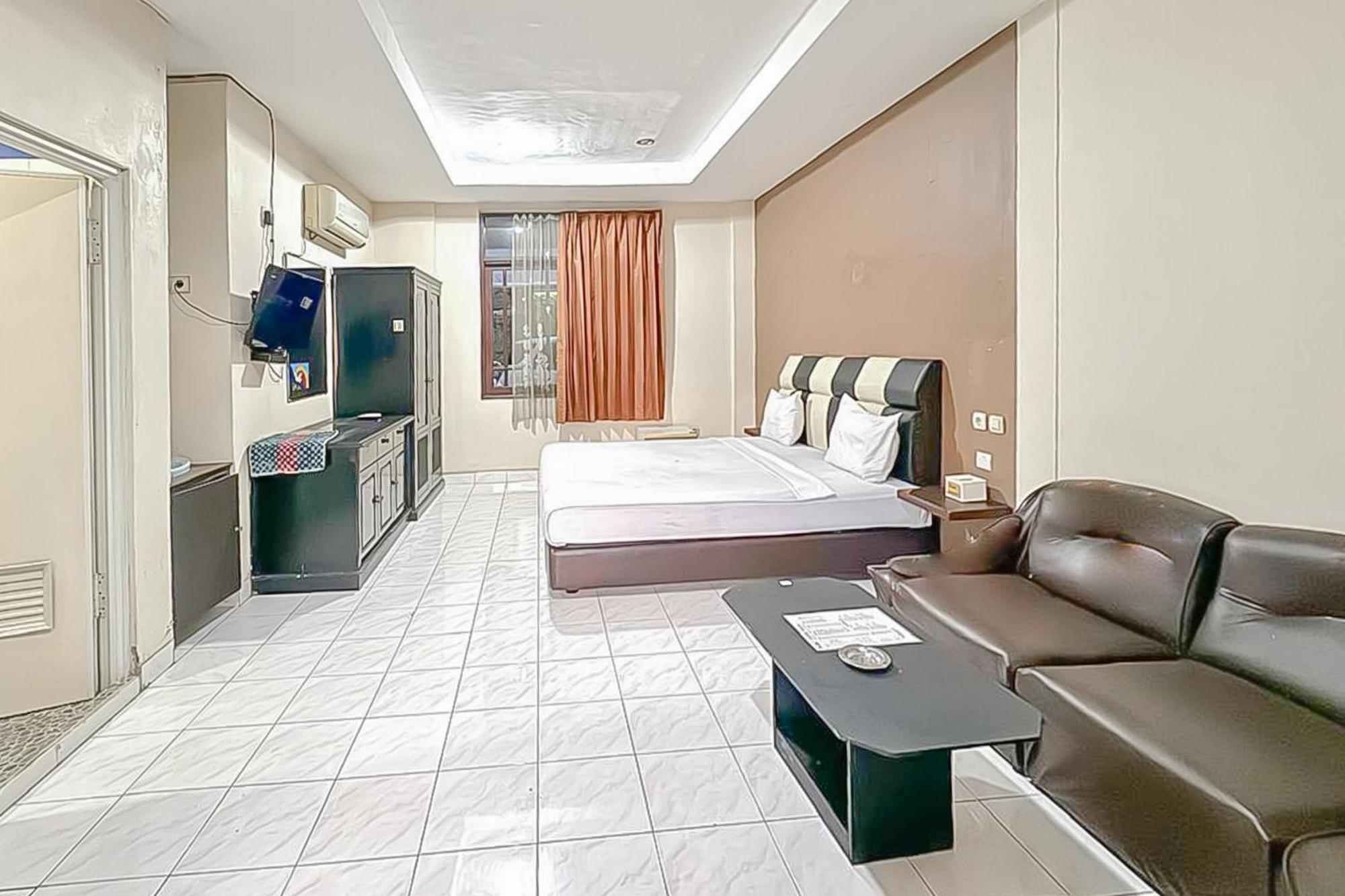 Fajar Indah Hotel Mitra Reddoorz Karanganyar  Bagian luar foto
