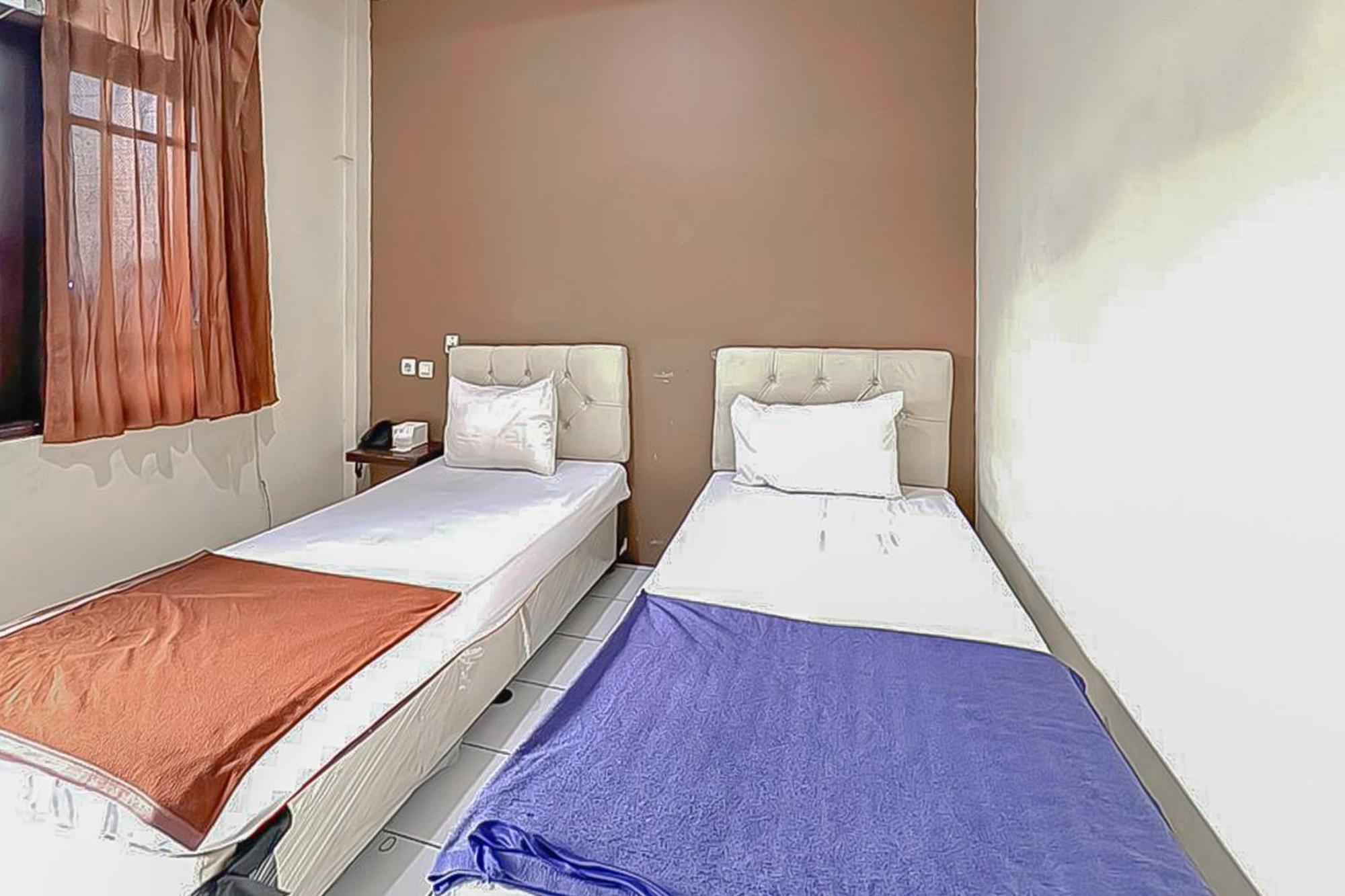 Fajar Indah Hotel Mitra Reddoorz Karanganyar  Bagian luar foto