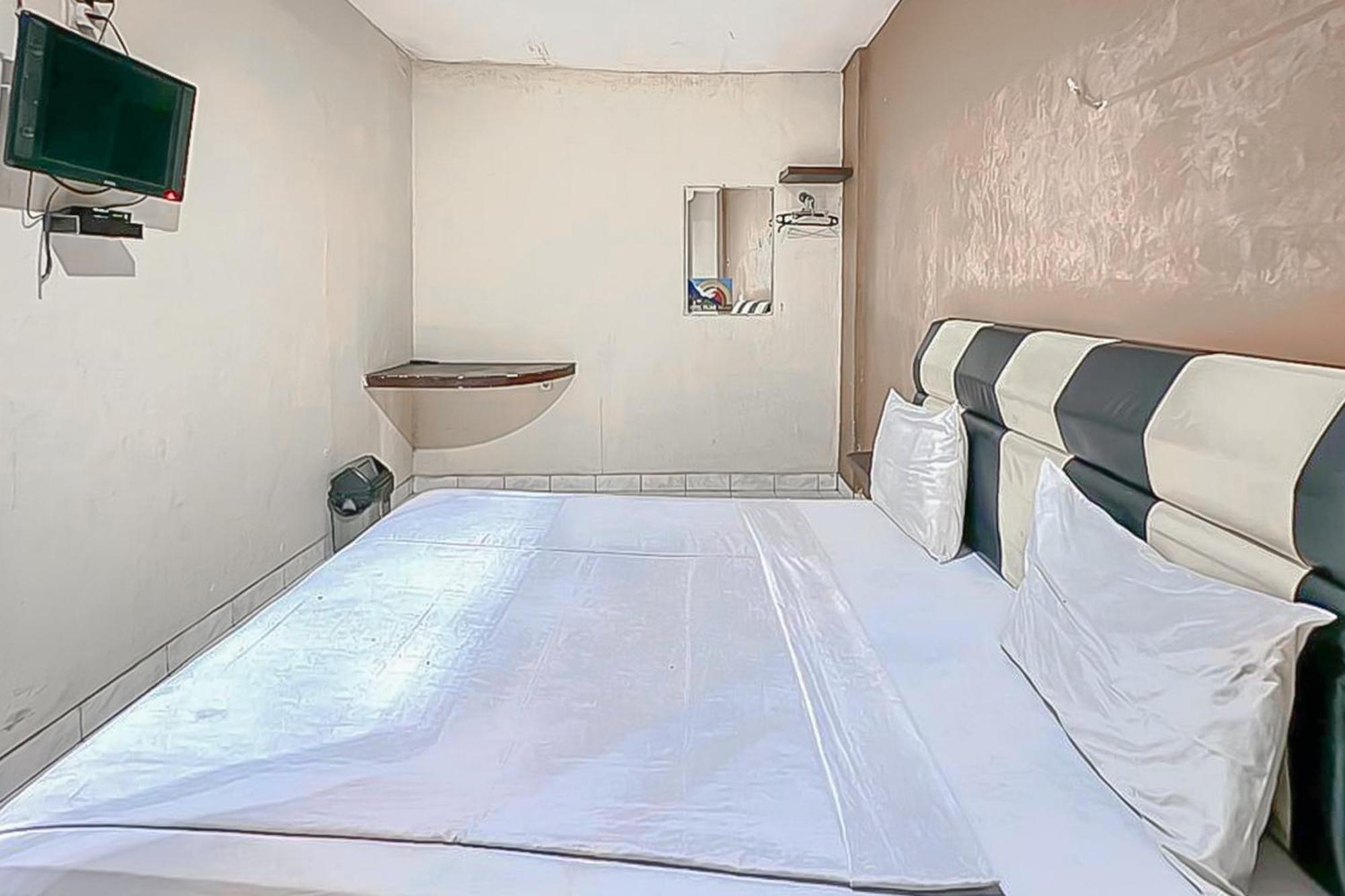 Fajar Indah Hotel Mitra Reddoorz Karanganyar  Bagian luar foto
