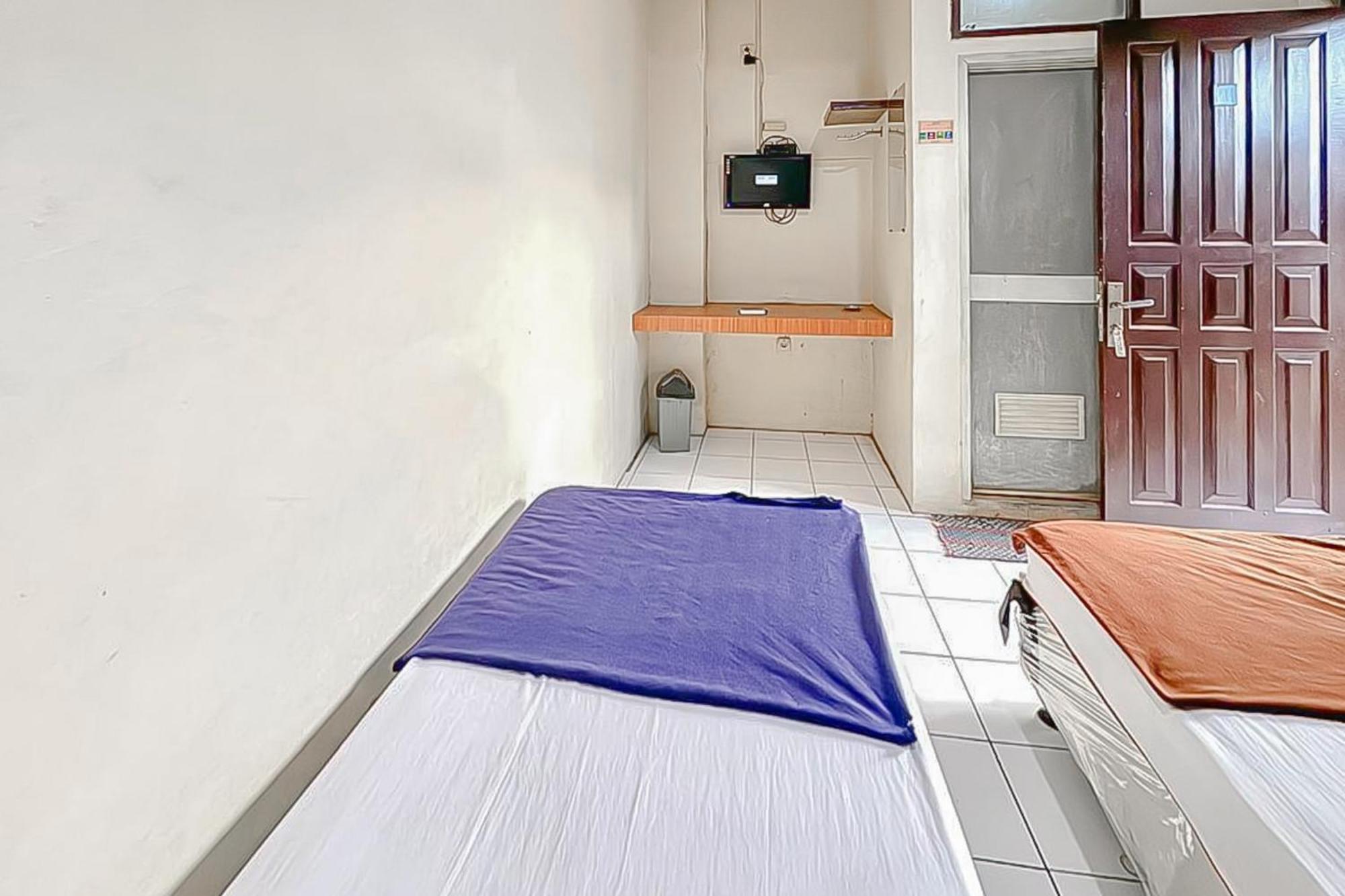 Fajar Indah Hotel Mitra Reddoorz Karanganyar  Bagian luar foto