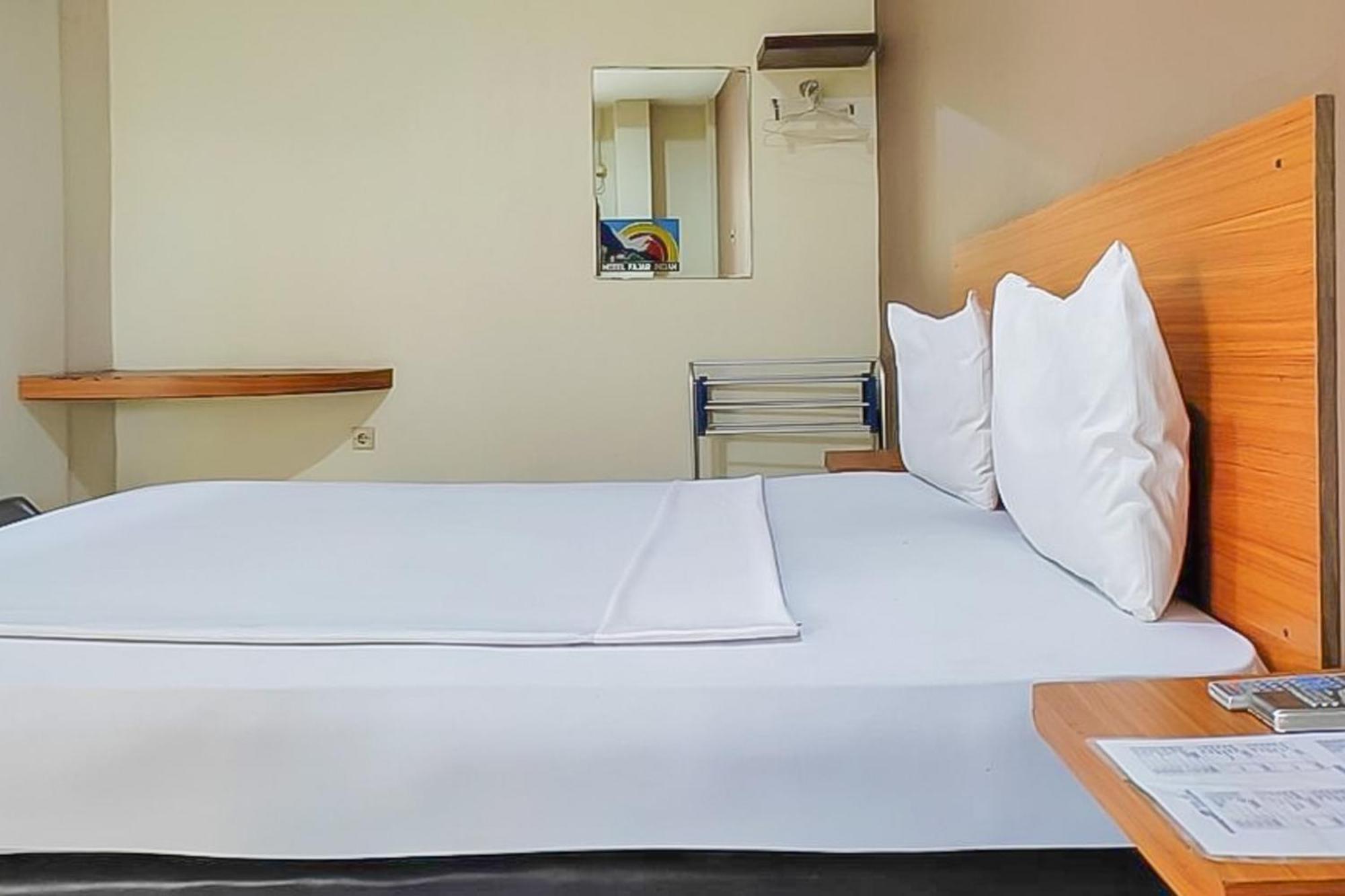 Fajar Indah Hotel Mitra Reddoorz Karanganyar  Bagian luar foto