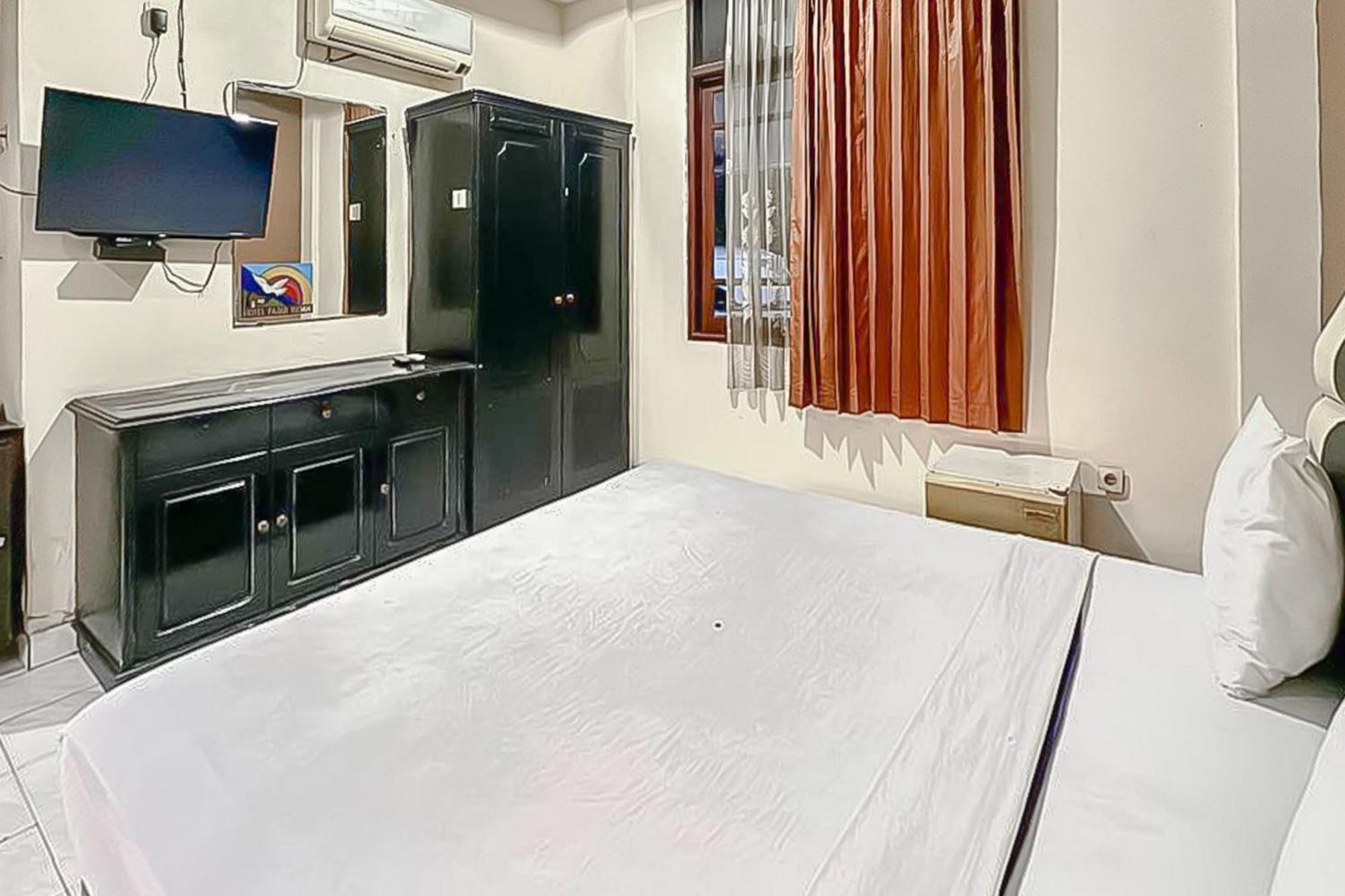 Fajar Indah Hotel Mitra Reddoorz Karanganyar  Bagian luar foto