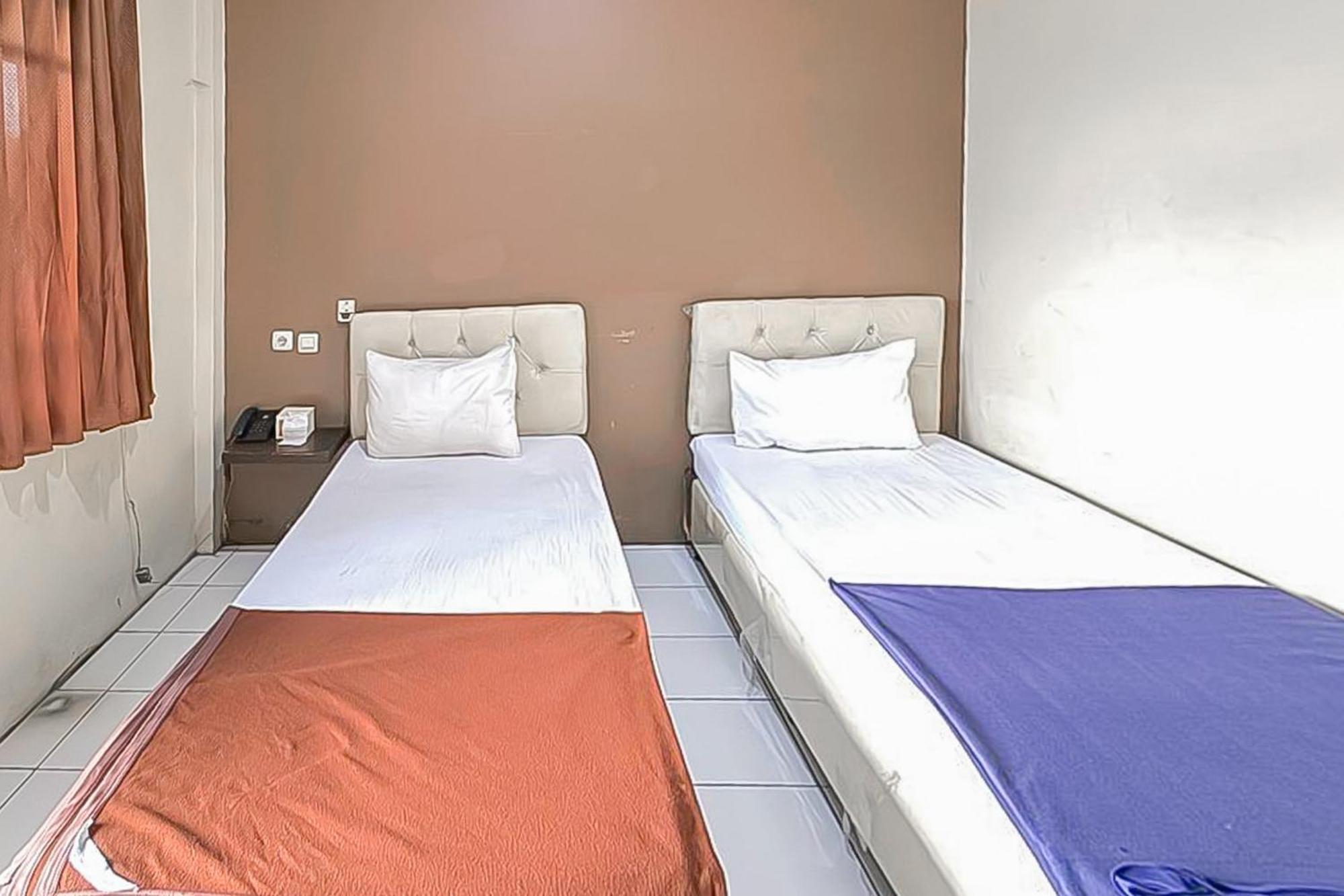 Fajar Indah Hotel Mitra Reddoorz Karanganyar  Bagian luar foto