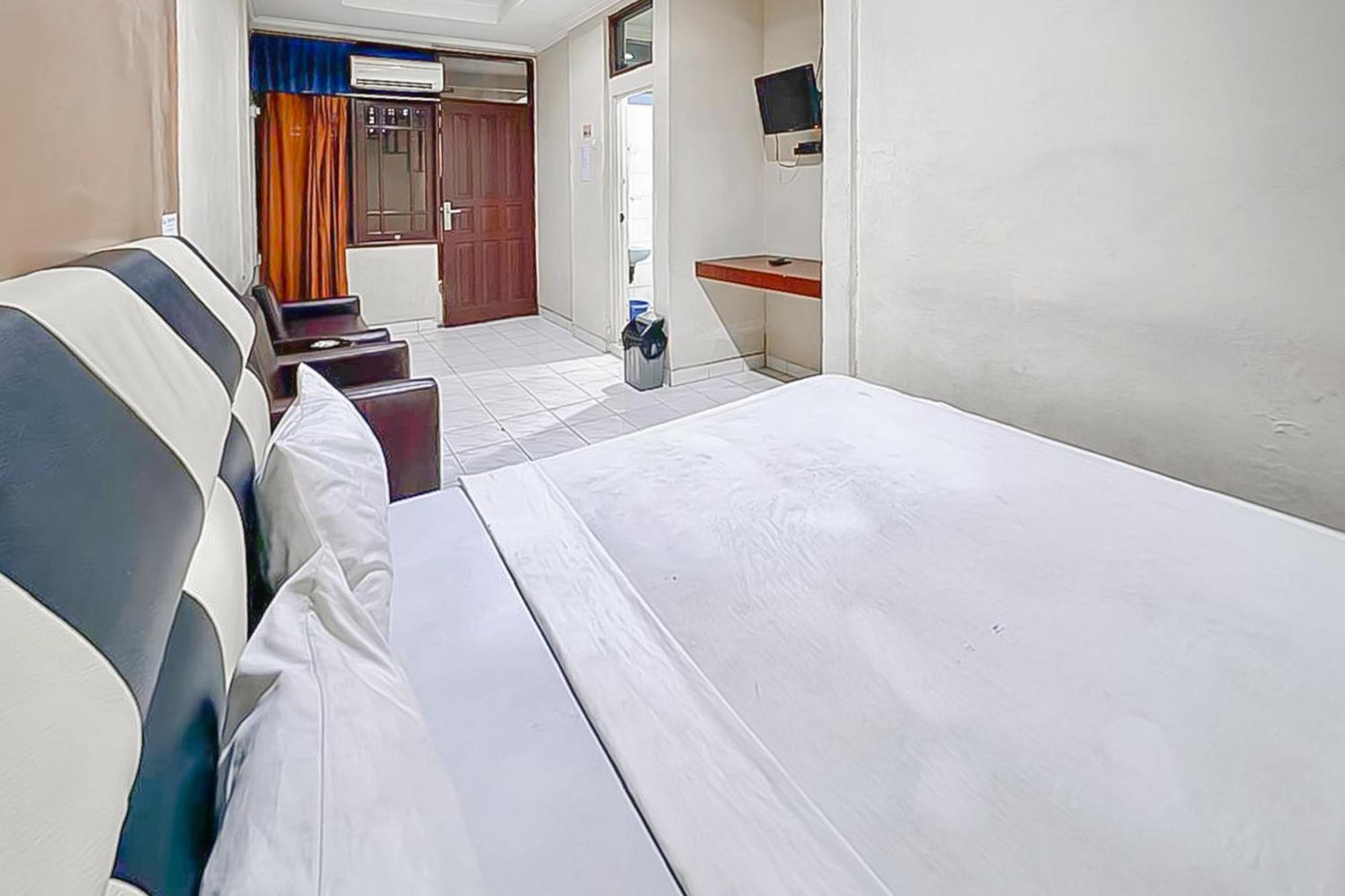 Fajar Indah Hotel Mitra Reddoorz Karanganyar  Bagian luar foto